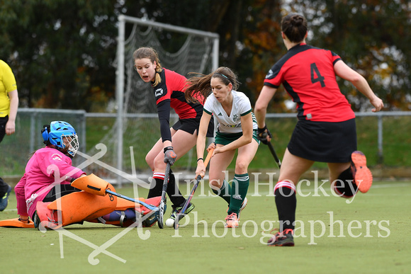Niamh Gowing on the attack