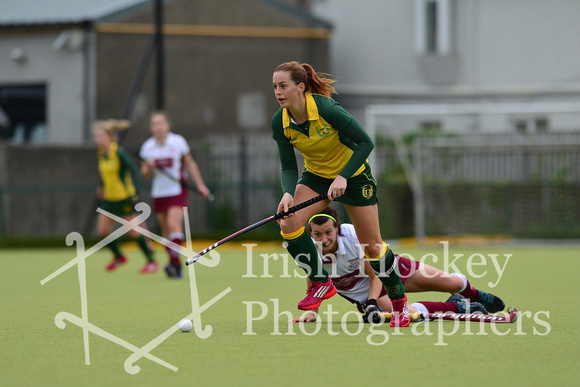 Emma Smyth gets away from Niamh Small