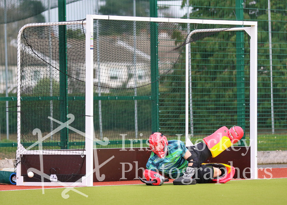 Jakim Bernsden saves a stroke